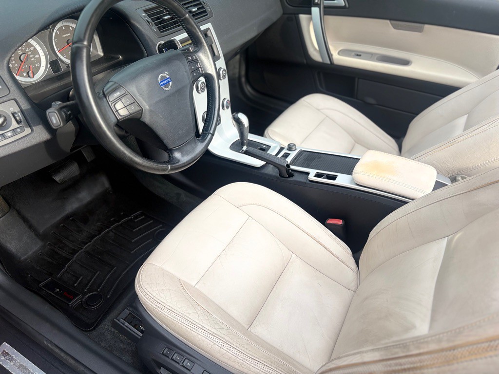 2012 Volvo C70 Image 10