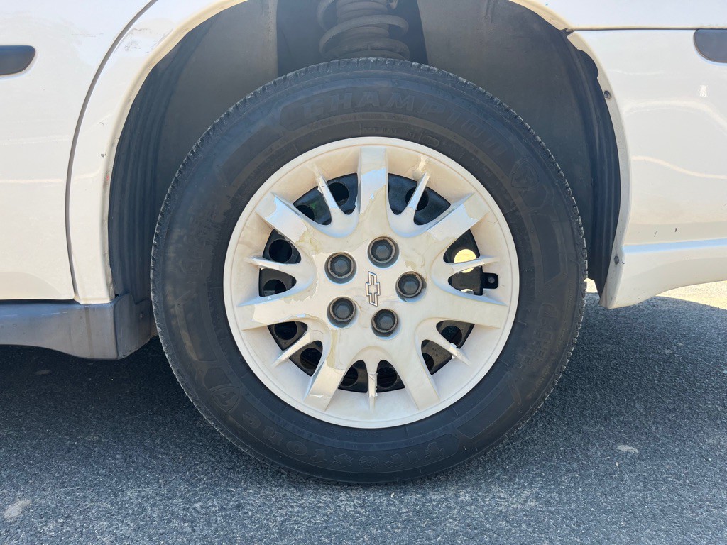 2002 Chevrolet Impala Image 8