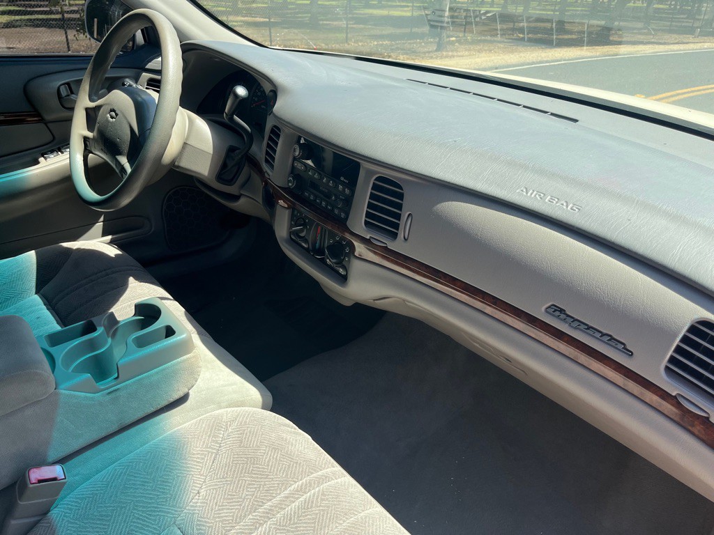 2002 Chevrolet Impala Image 10