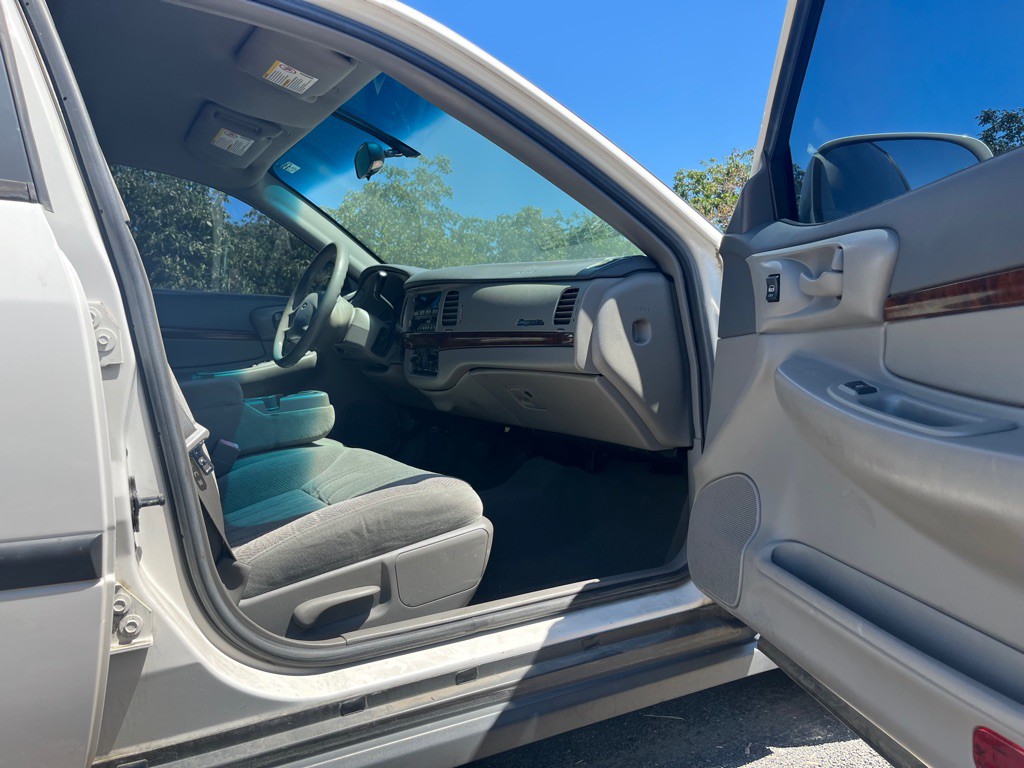 2002 Chevrolet Impala Image 12