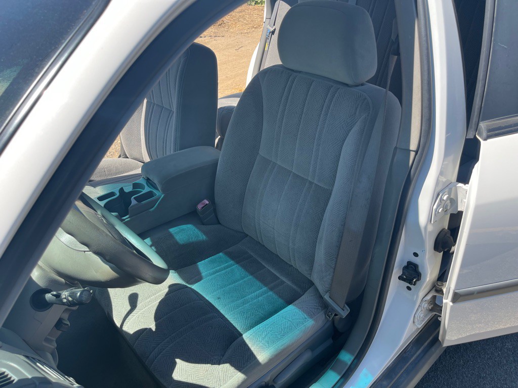 2002 Chevrolet Impala Image 23