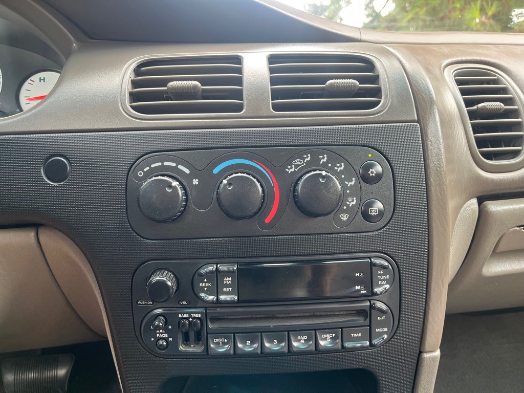 2002 Dodge Intrepid Image 10