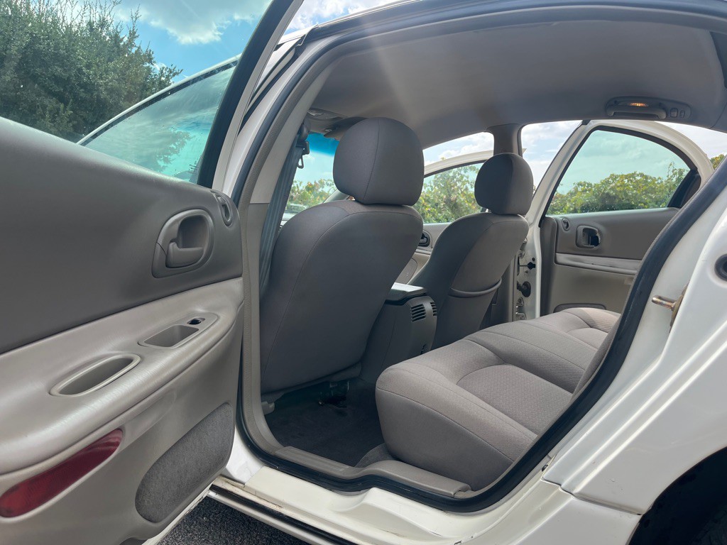 2002 Dodge Intrepid Image 20