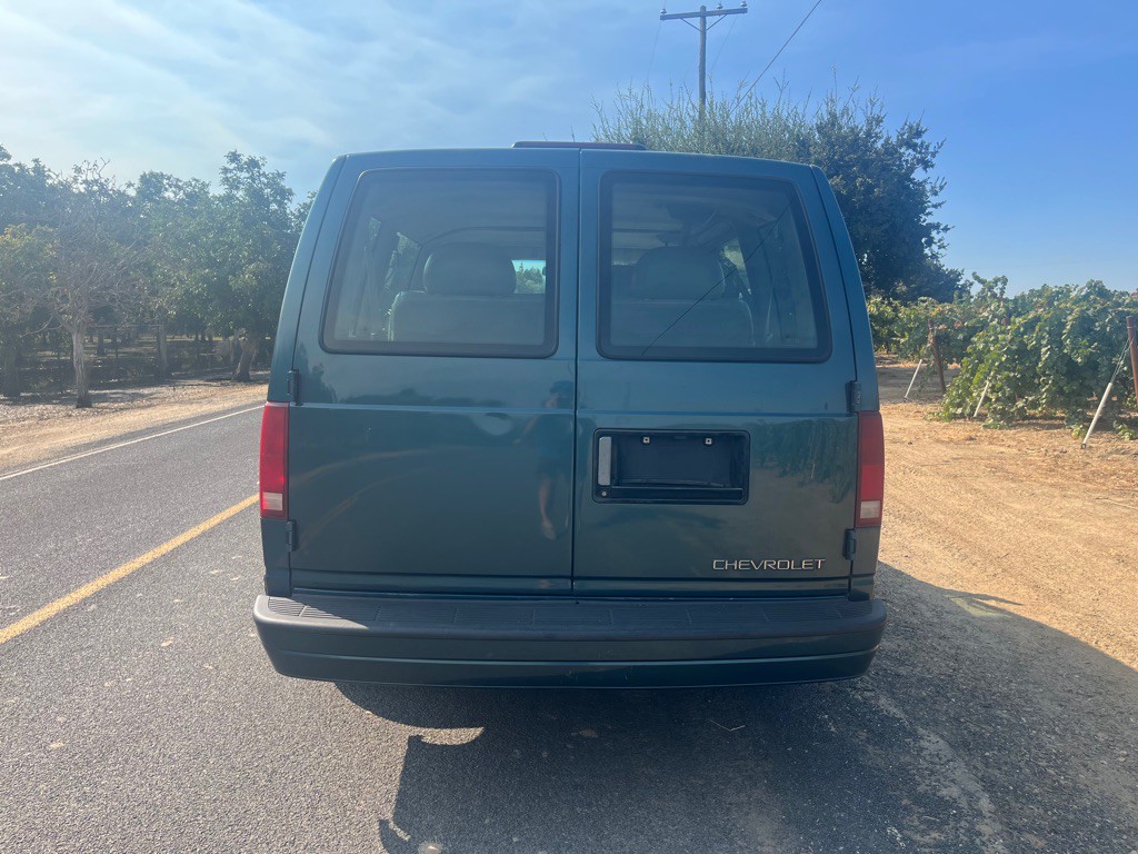 1997 Chevrolet Astro Image 4