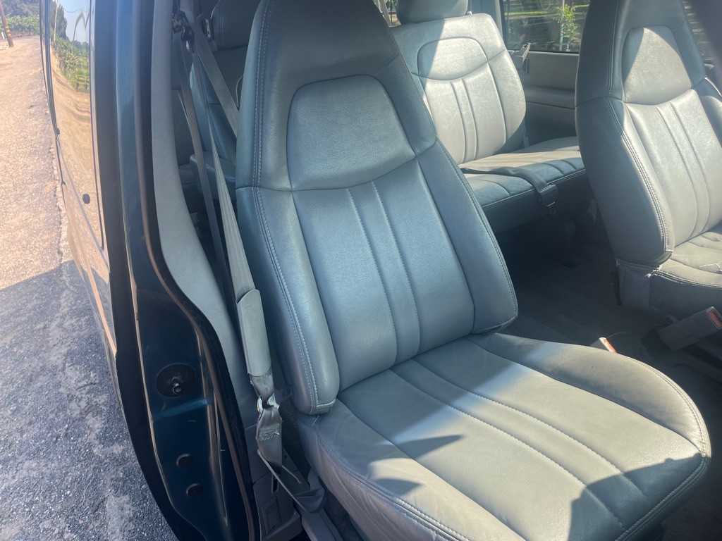 1997 Chevrolet Astro Image 7