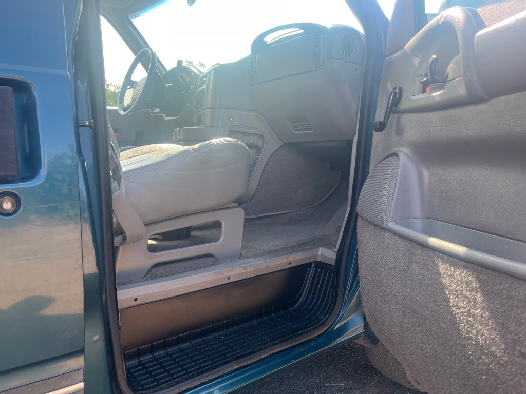 1997 Chevrolet Astro Image 8