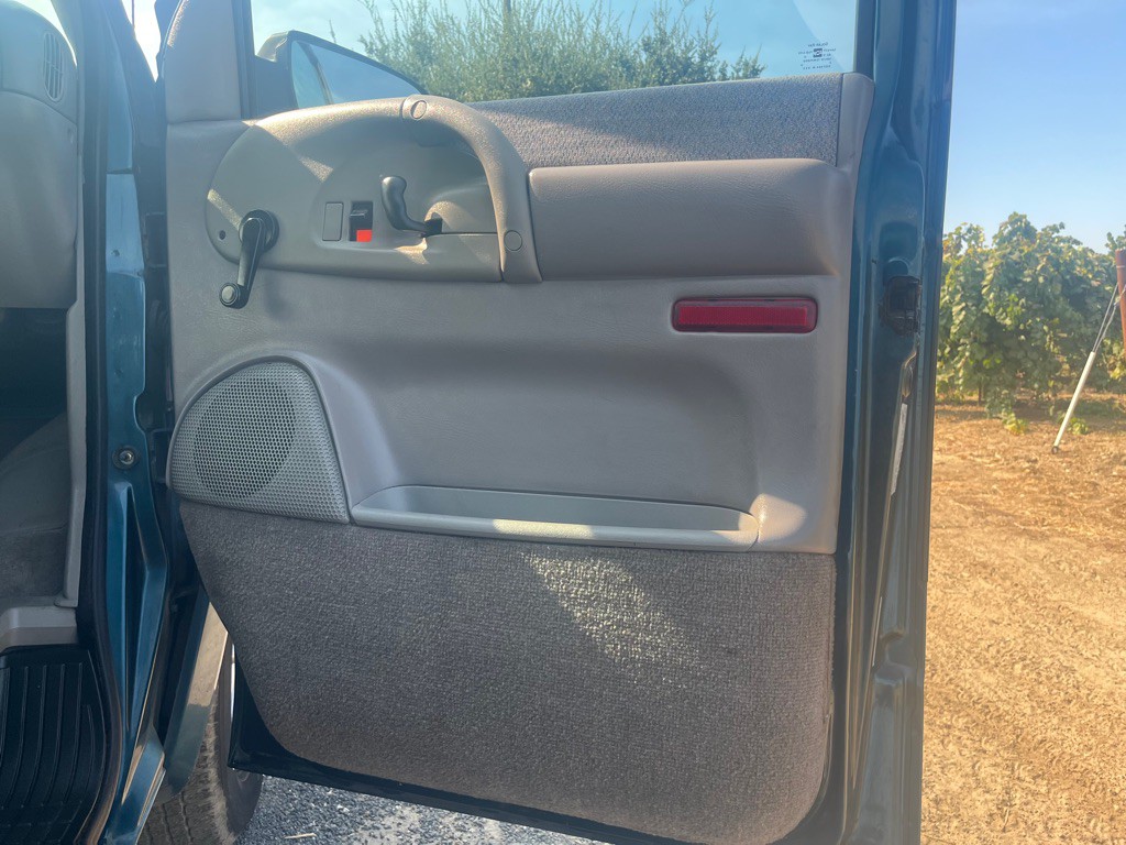 1997 Chevrolet Astro Image 9