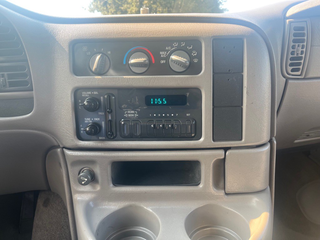 1997 Chevrolet Astro Image 17
