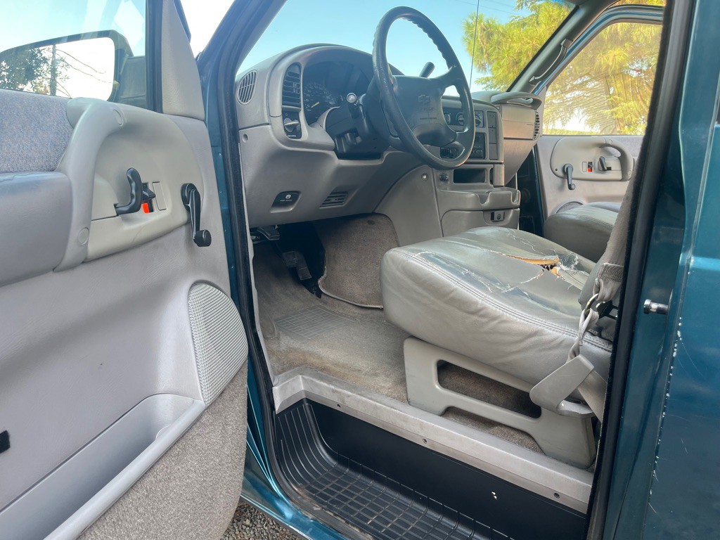 1997 Chevrolet Astro Image 22