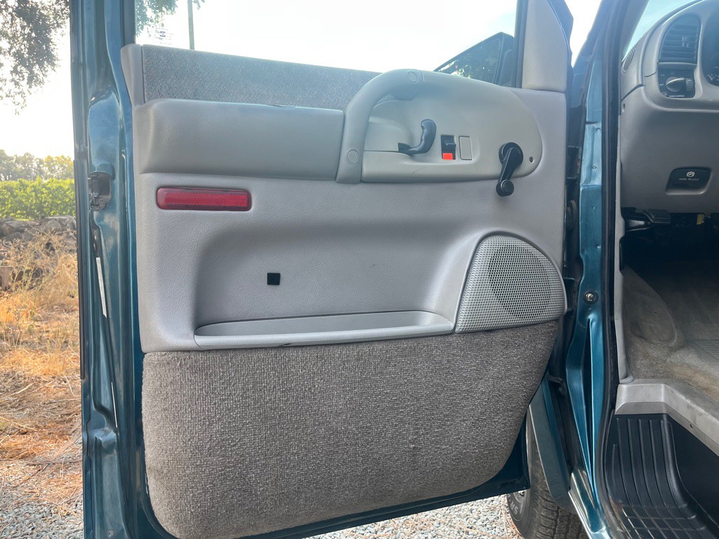 1997 Chevrolet Astro Image 23