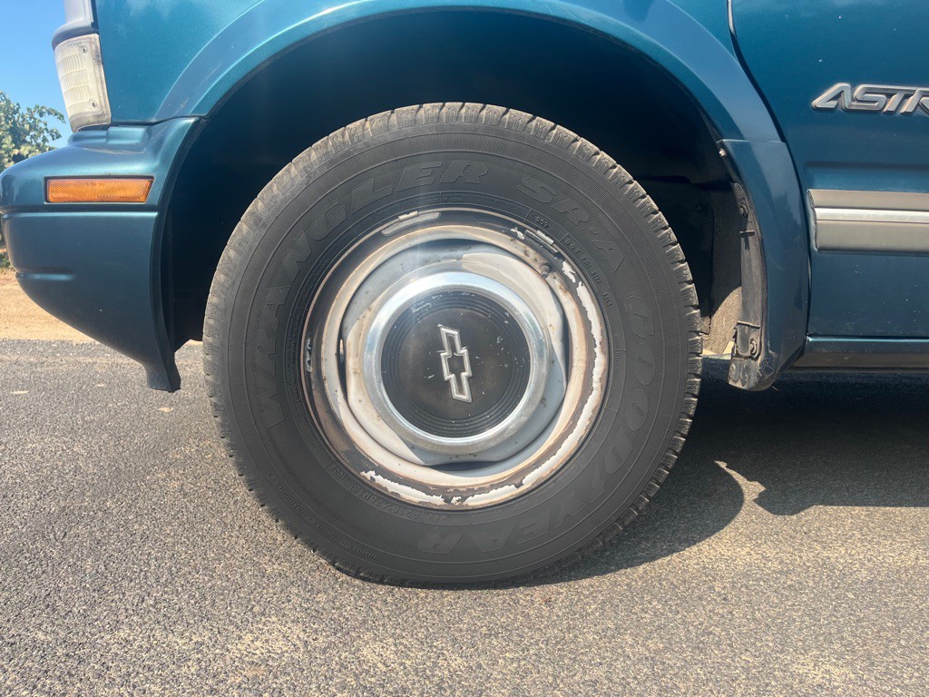 1997 Chevrolet Astro Image 27