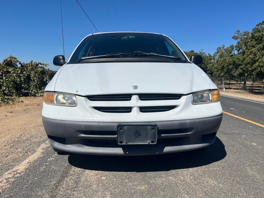 1999 Dodge Ram Van Image 2