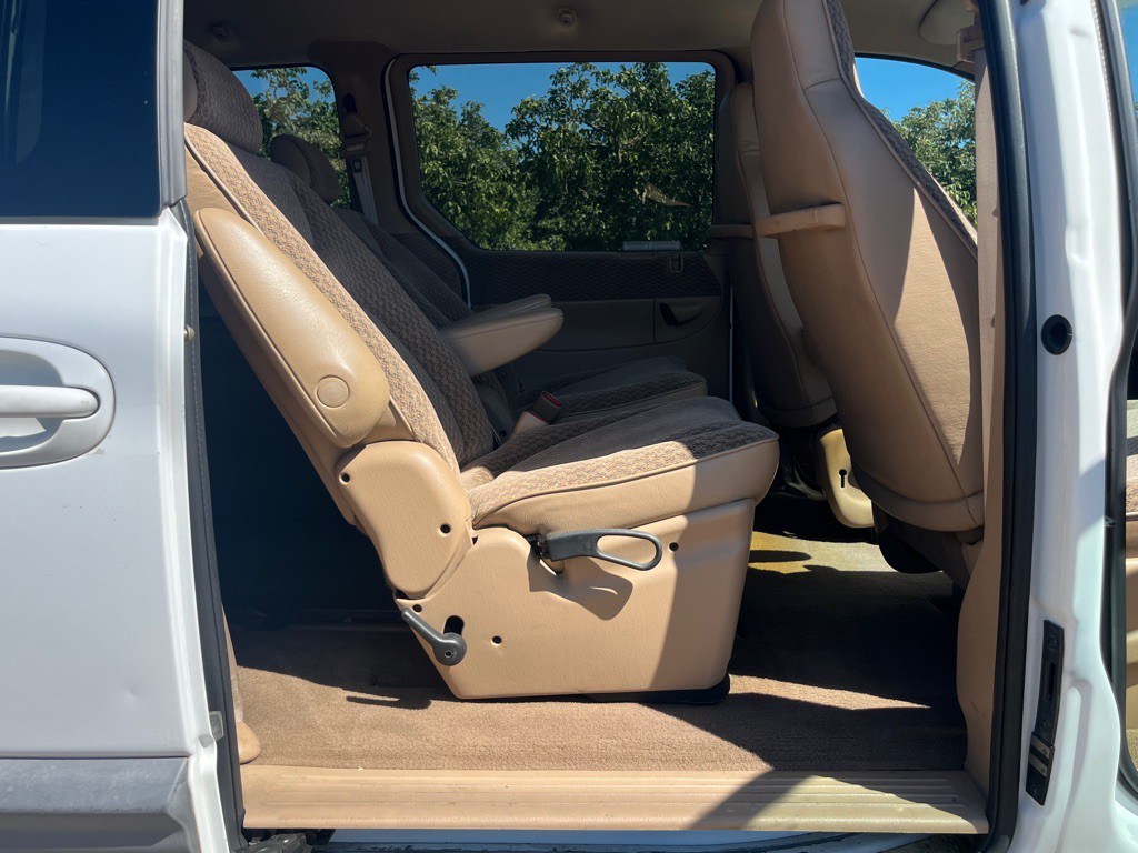 1999 Dodge Ram Van Image 13