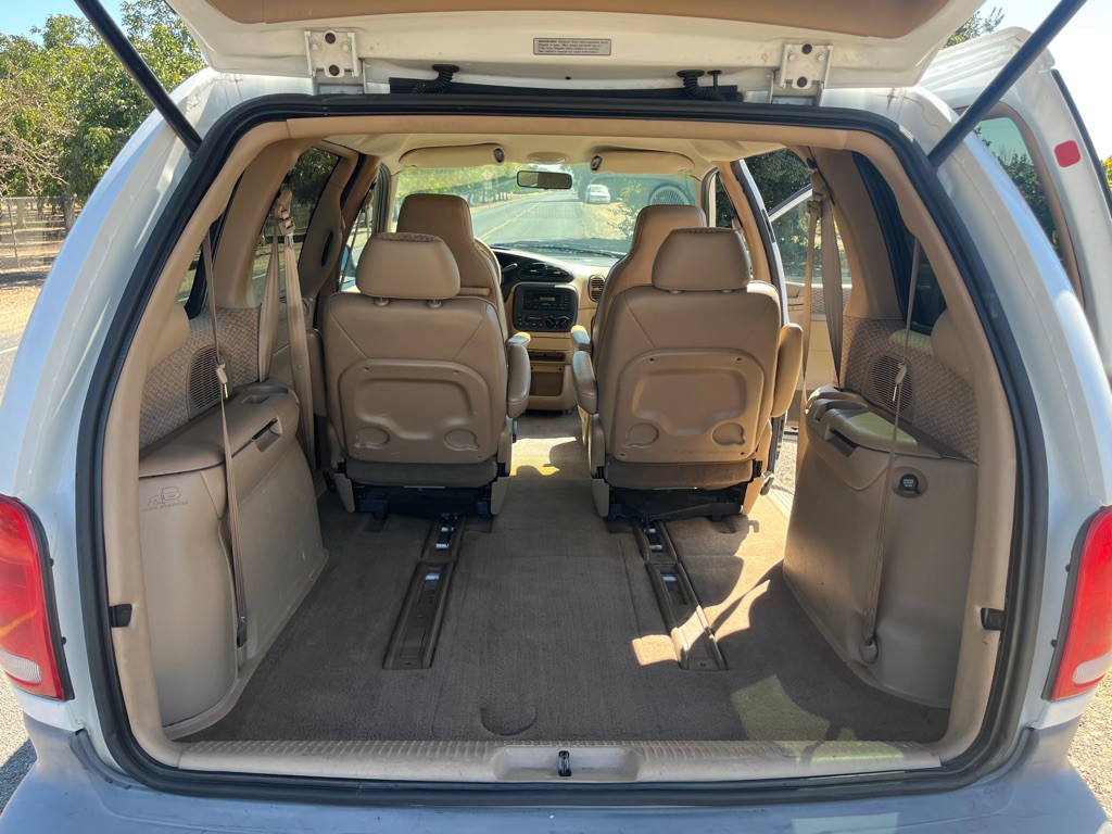 1999 Dodge Ram Van Image 14