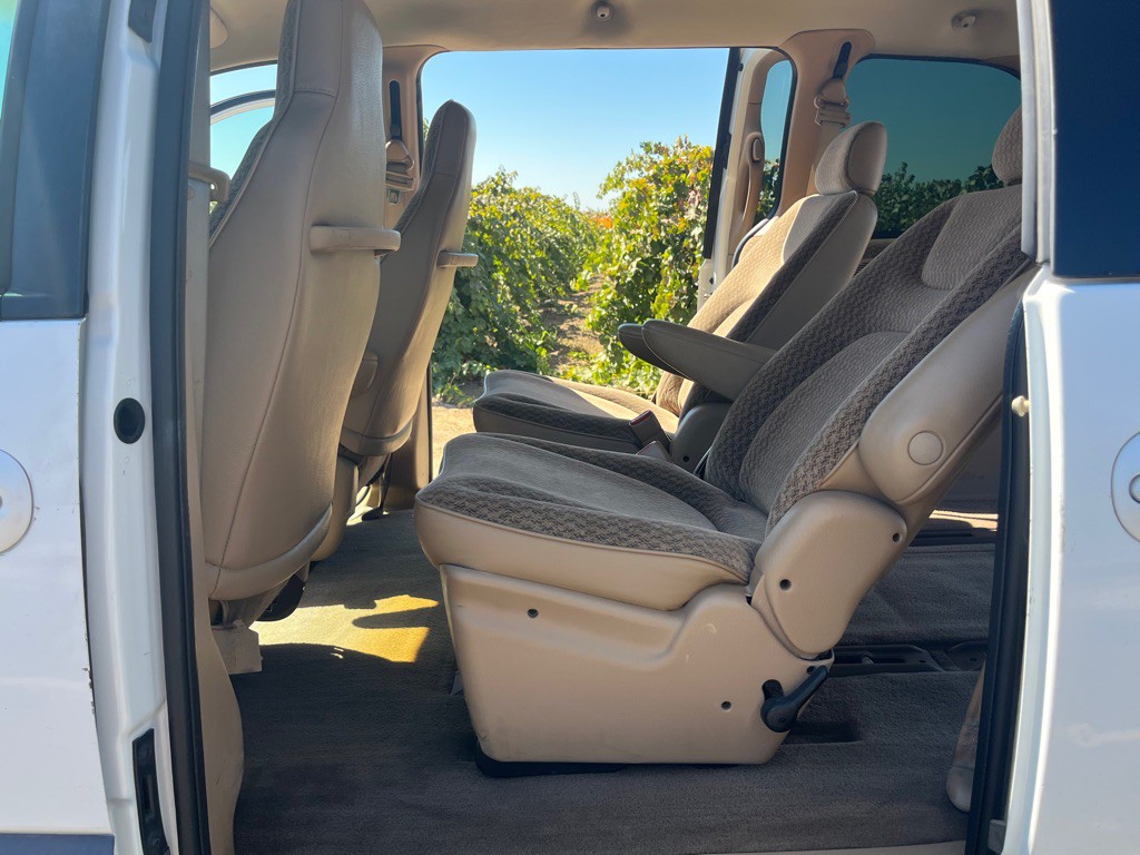 1999 Dodge Ram Van Image 16