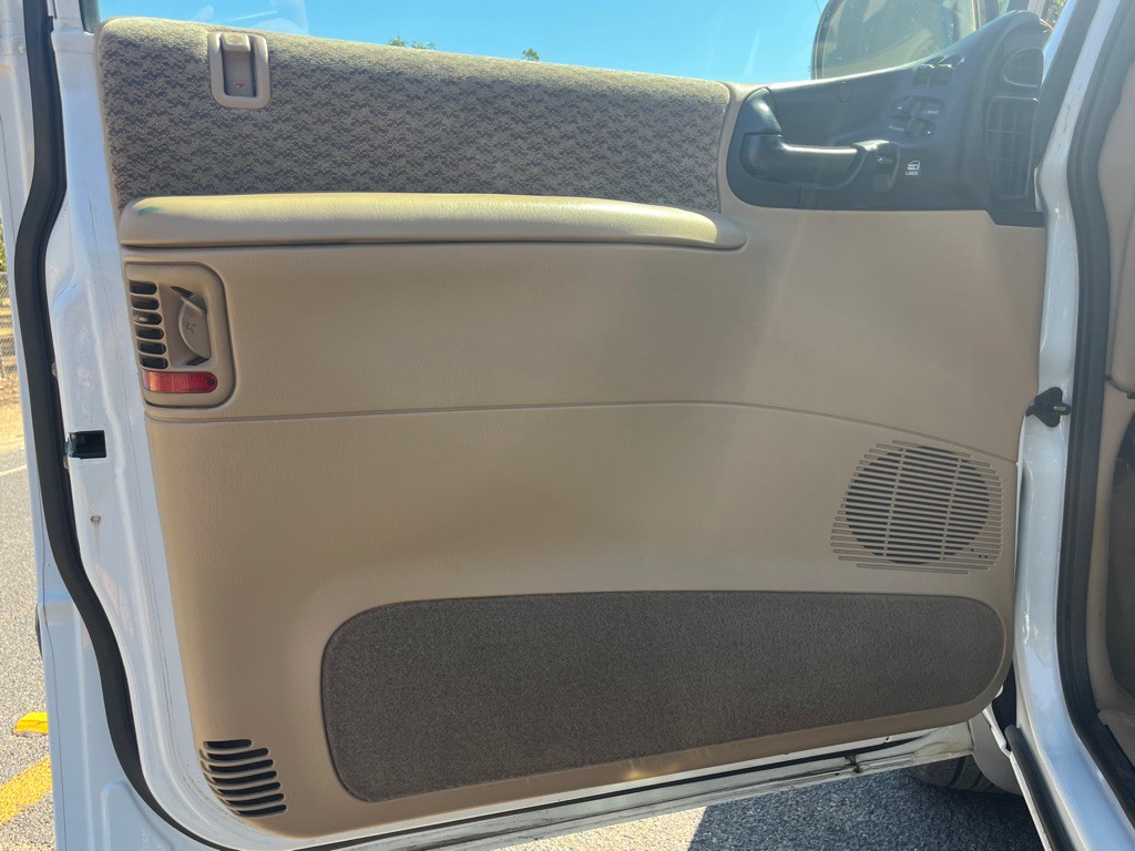 1999 Dodge Ram Van Image 20