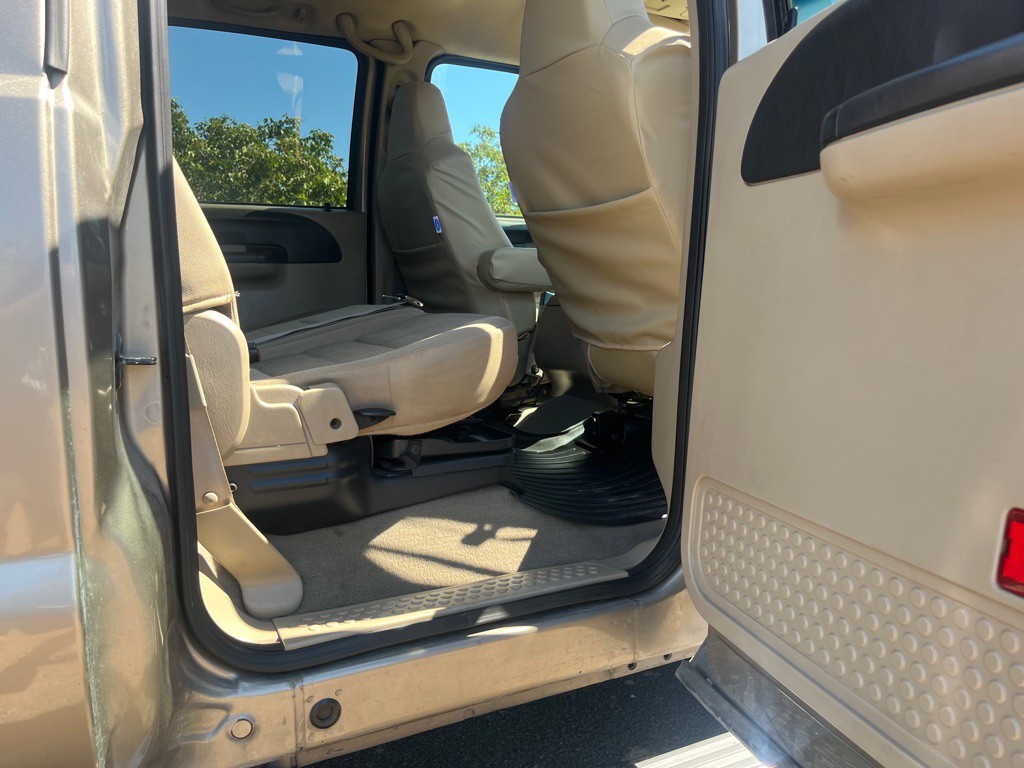 2005 Ford F-250 Image 13