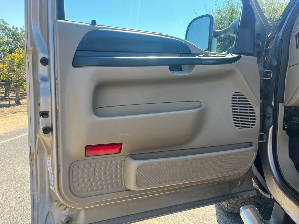 2005 Ford F-250 Image 23
