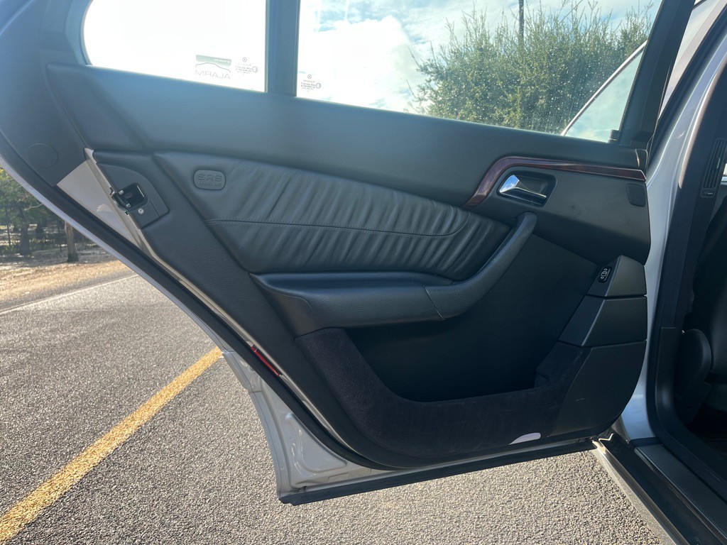 2000 Mercedes-Benz S-Class Image 16