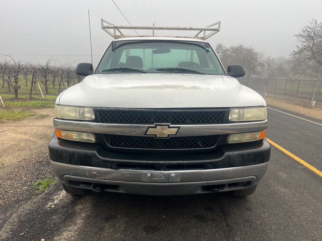 2001 Chevrolet Silverado 1500 Image 2