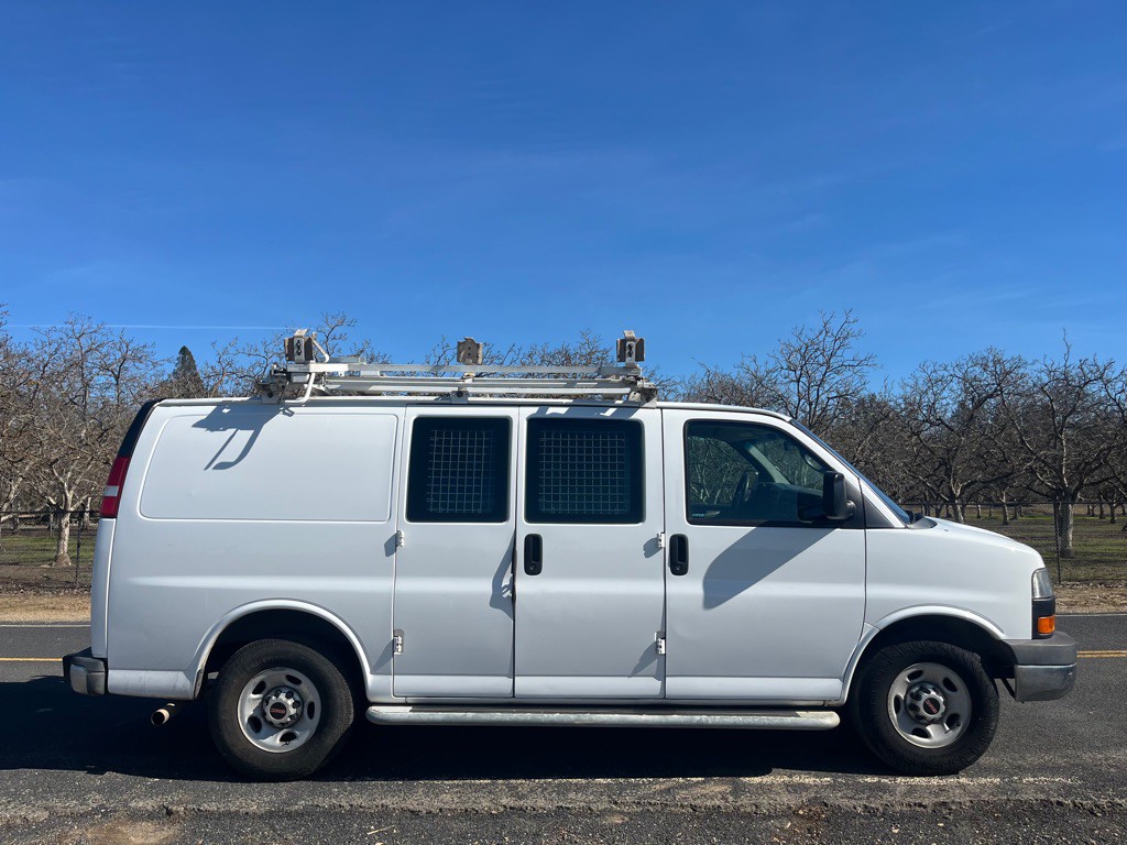 2015 GMC Savana Image 3