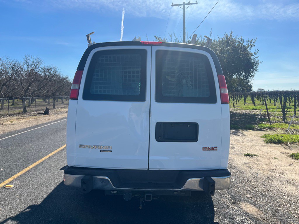 2015 GMC Savana Image 4