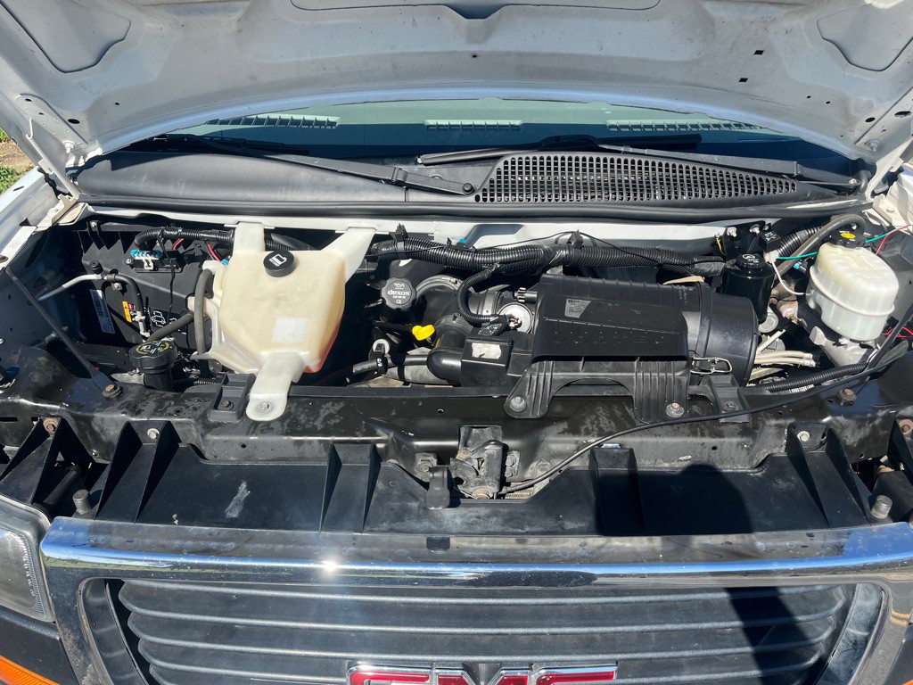 2015 GMC Savana Image 6