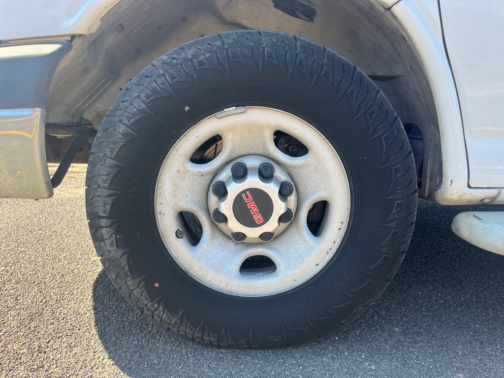 2015 GMC Savana Image 7