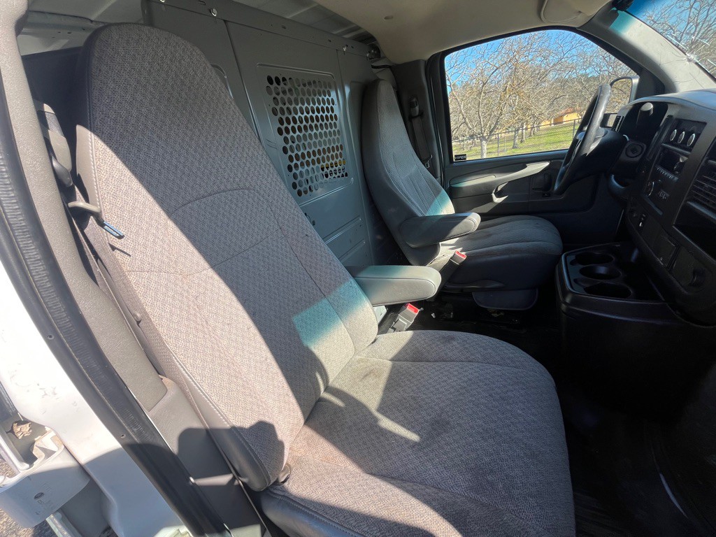 2015 GMC Savana Image 10