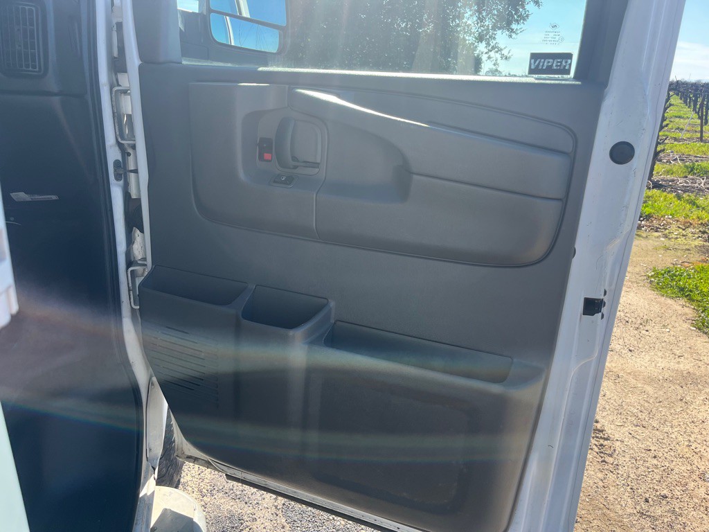 2015 GMC Savana Image 12