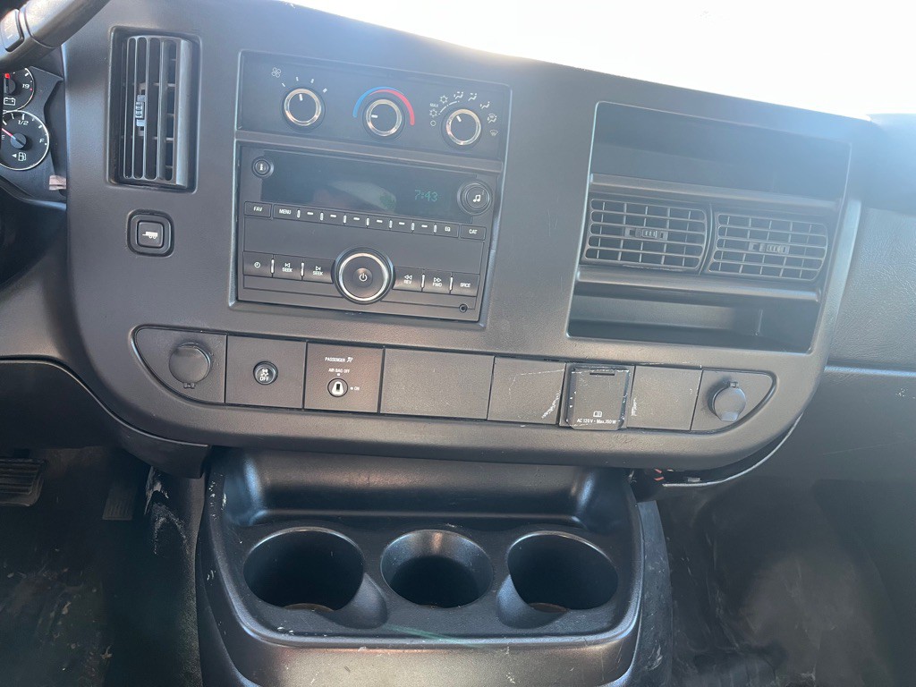 2015 GMC Savana Image 19