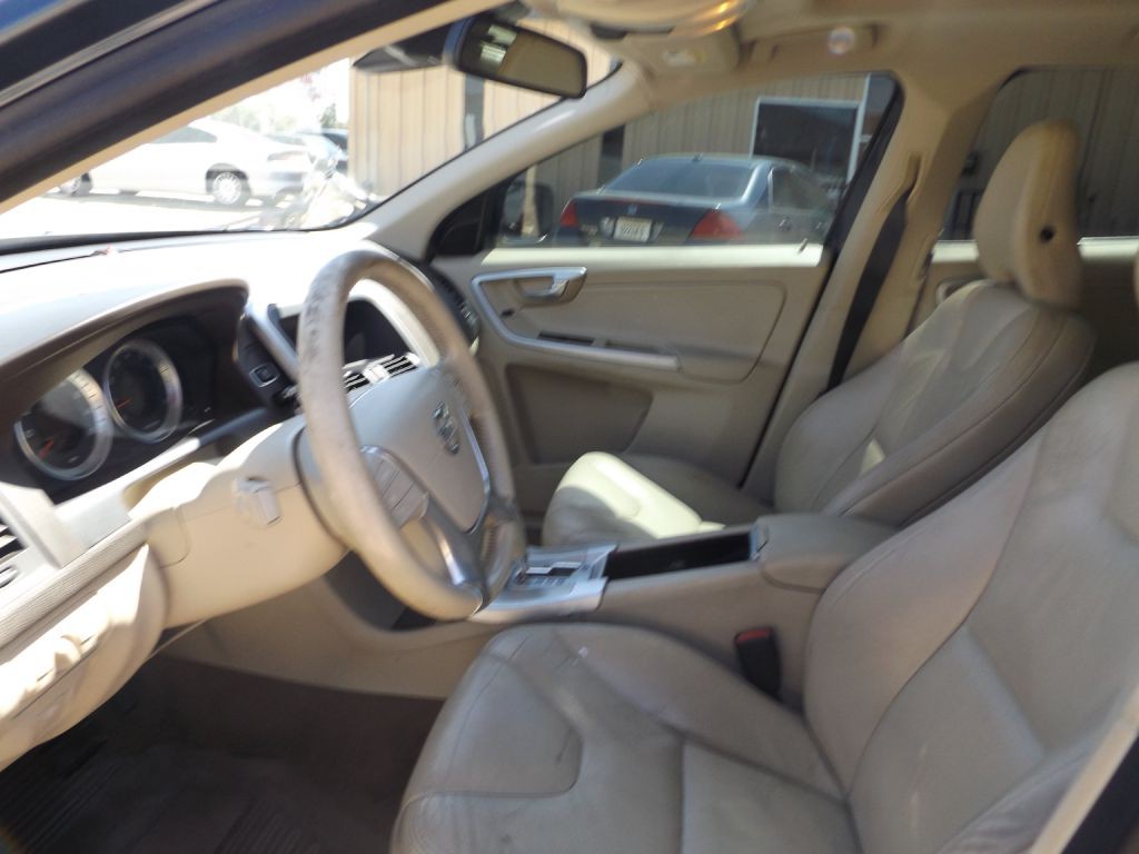2011 Volvo XC60 Image 5