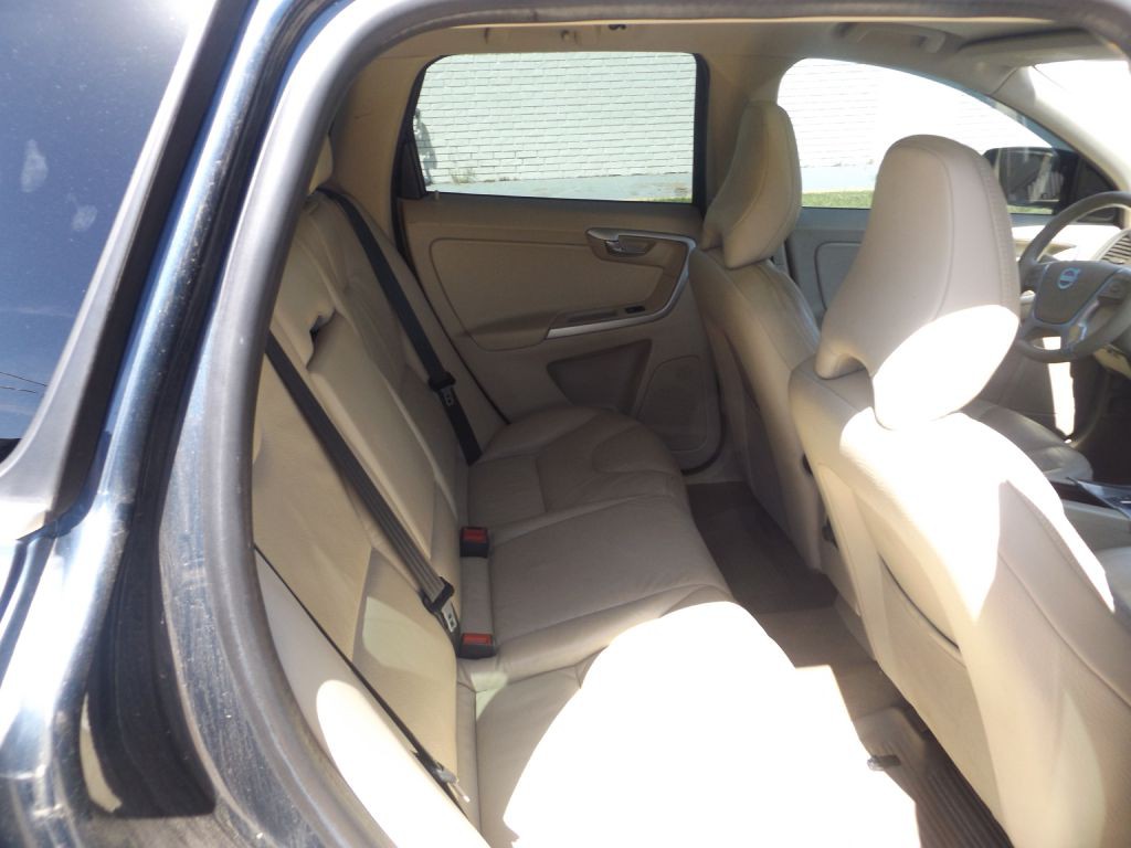 2011 Volvo XC60 Image 11