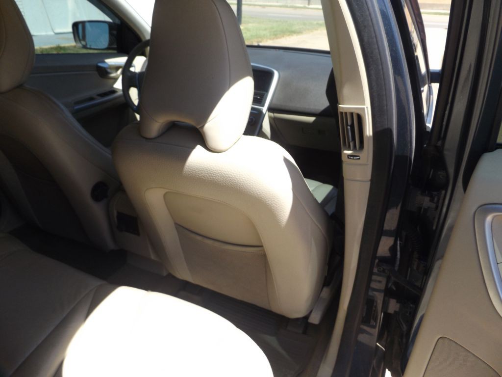 2011 Volvo XC60 Image 12