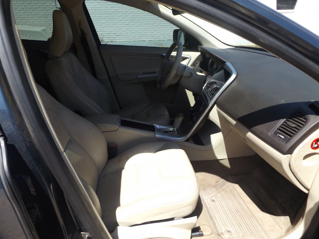 2011 Volvo XC60 Image 13