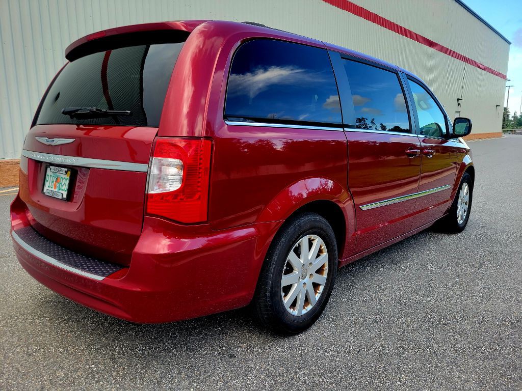 2015 Chrysler Town & Country Image 4