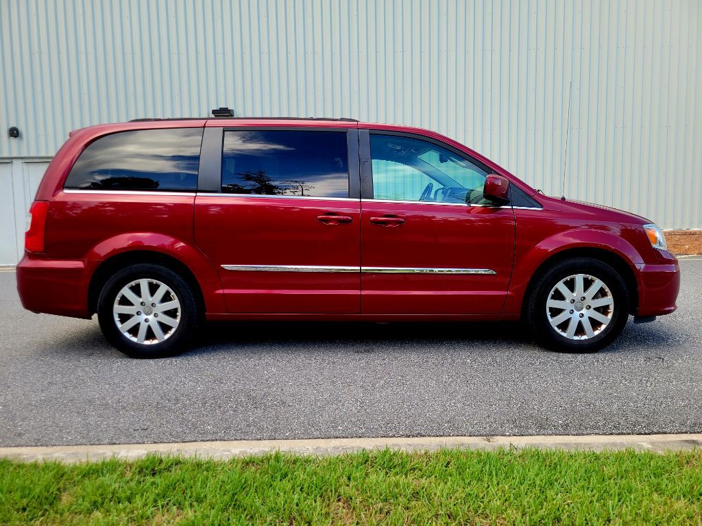 2015 Chrysler Town & Country Image 9