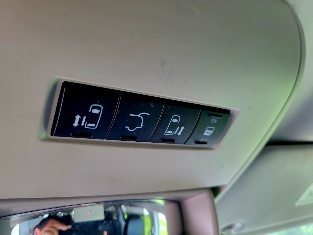 2015 Chrysler Town & Country Image 19
