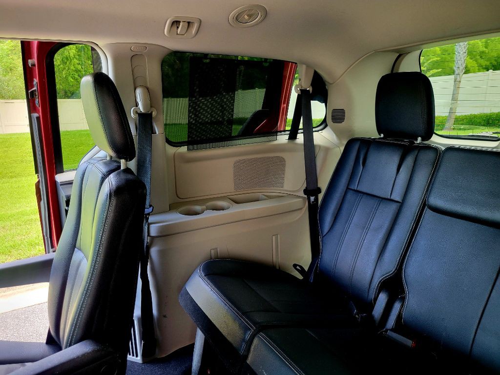 2015 Chrysler Town & Country Image 20
