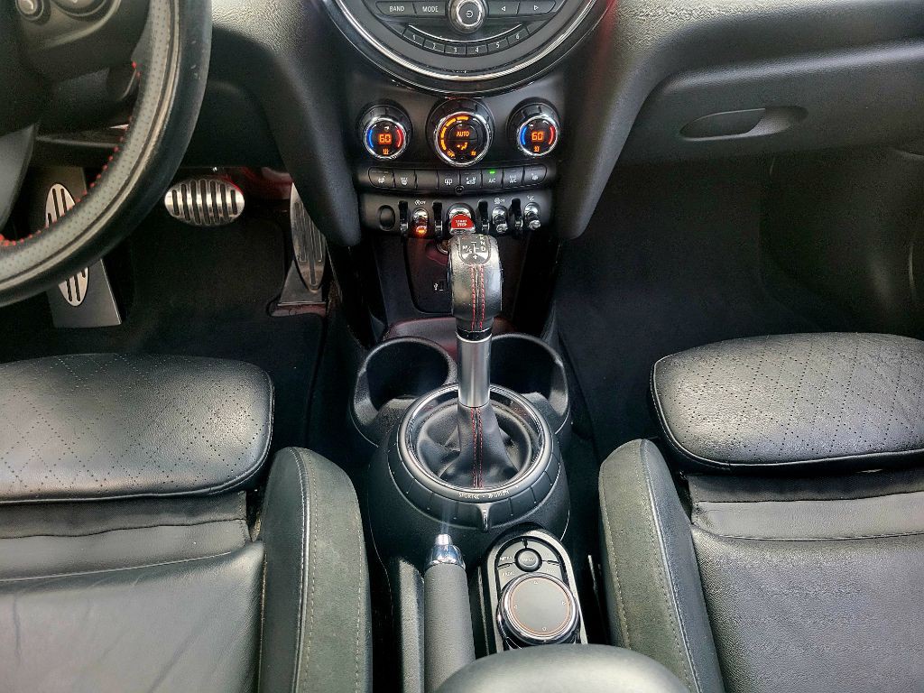 2015 MINI Cooper Image 12