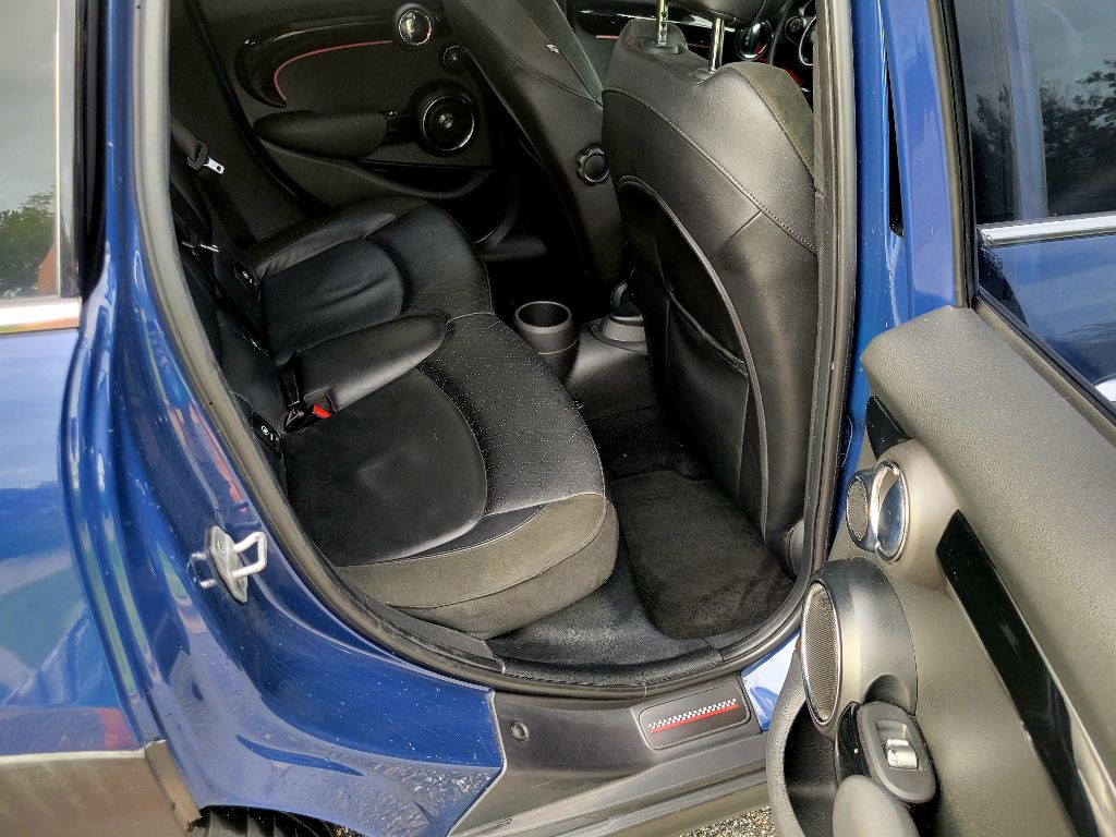 2015 MINI Cooper Image 17