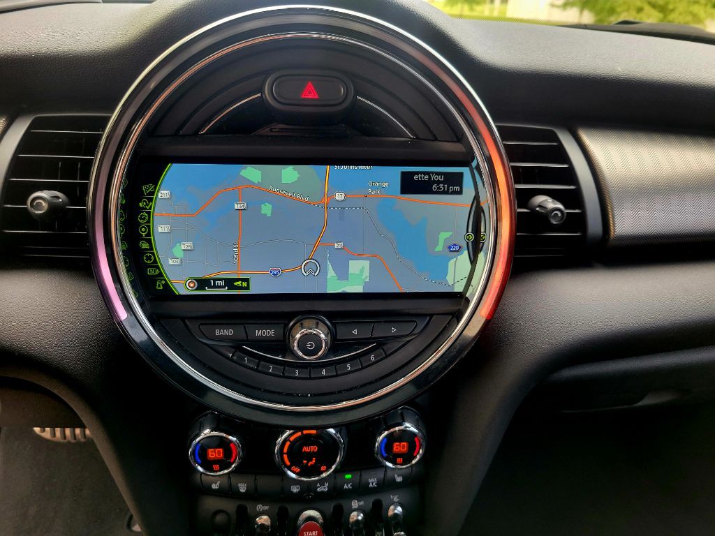 2015 MINI Cooper Image 18