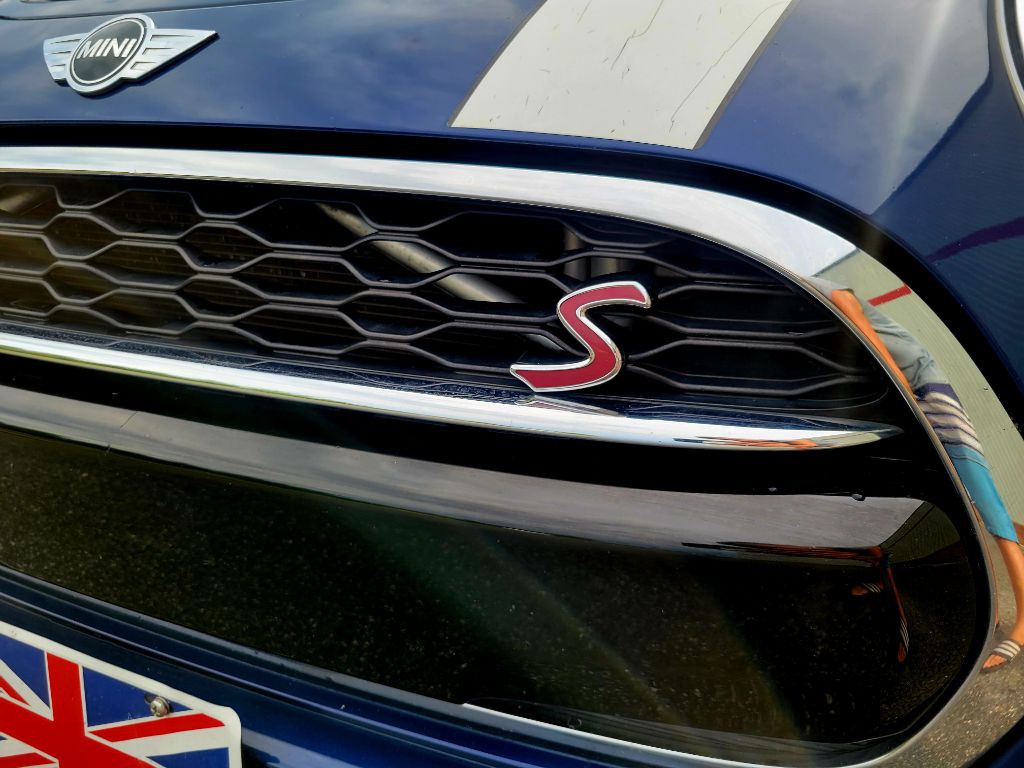 2015 MINI Cooper Image 25