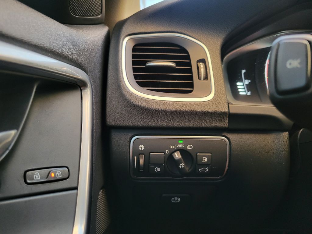 2016 Volvo S60 Image 17