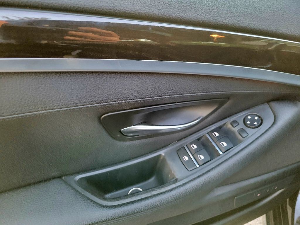 2015 BMW 5 Series Image 14