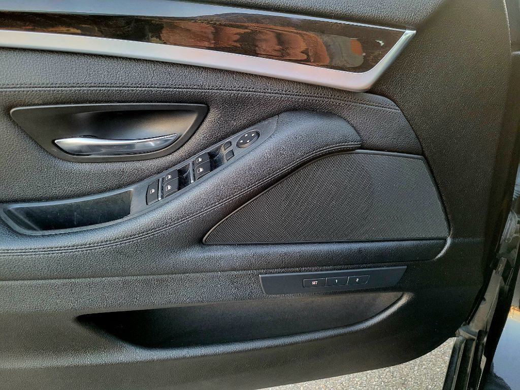 2015 BMW 5 Series Image 19