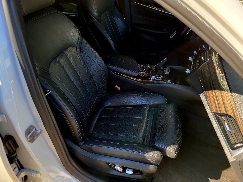 2017 BMW 5 Series Image 18