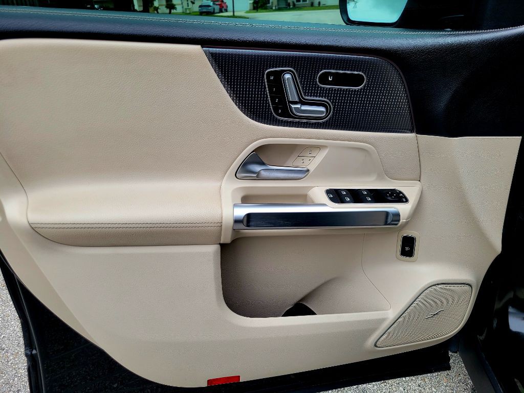 2021 Mercedes-Benz GLB Image 12