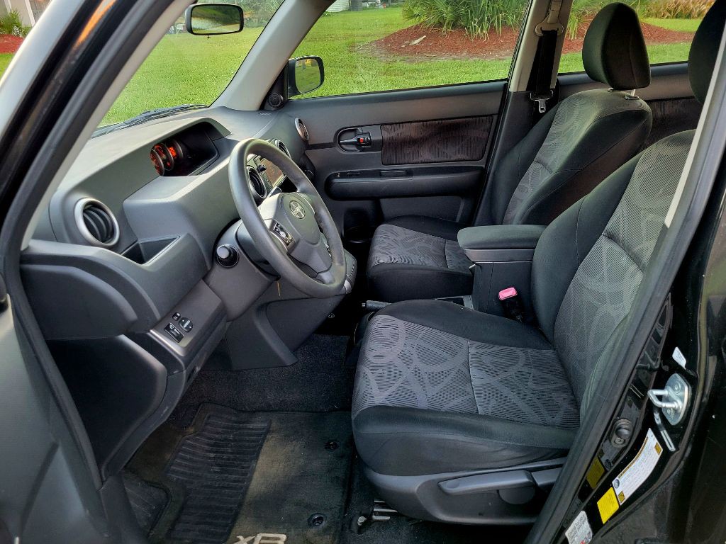 2014 Scion xB Image 9