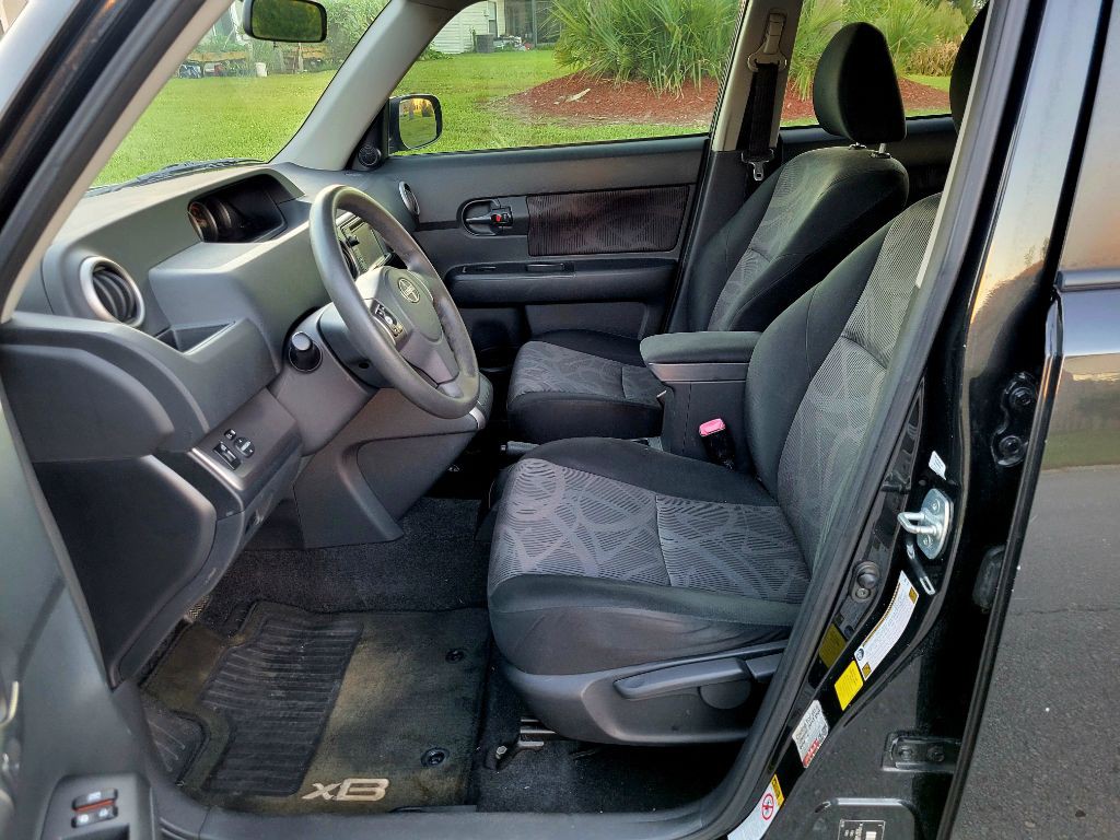 2014 Scion xB Image 11